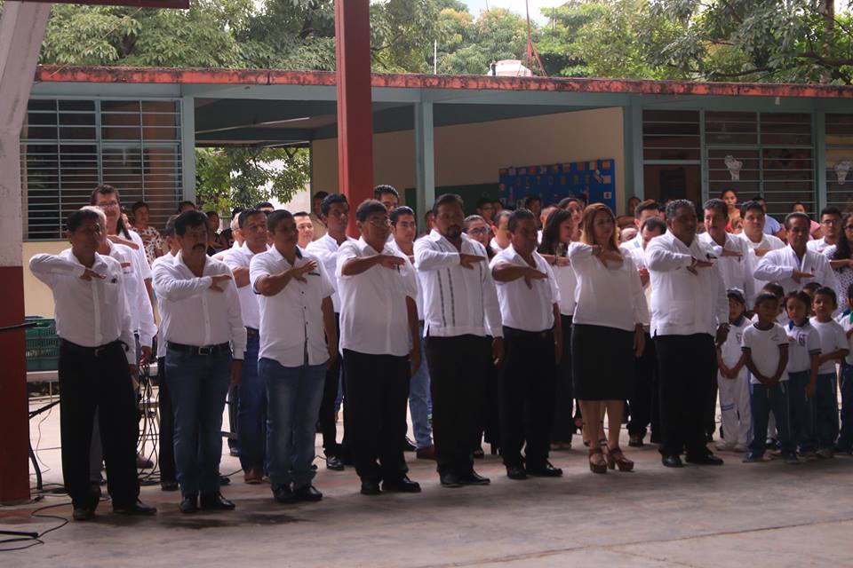 Acto cívico en la escuela Primaria Anexión de Chiapas a México